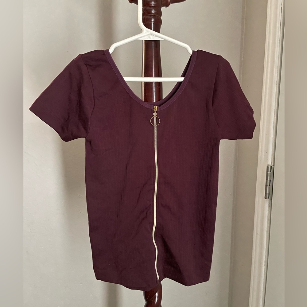 Bella Seamless Burgundy Zip Front Fitted Stretch Top